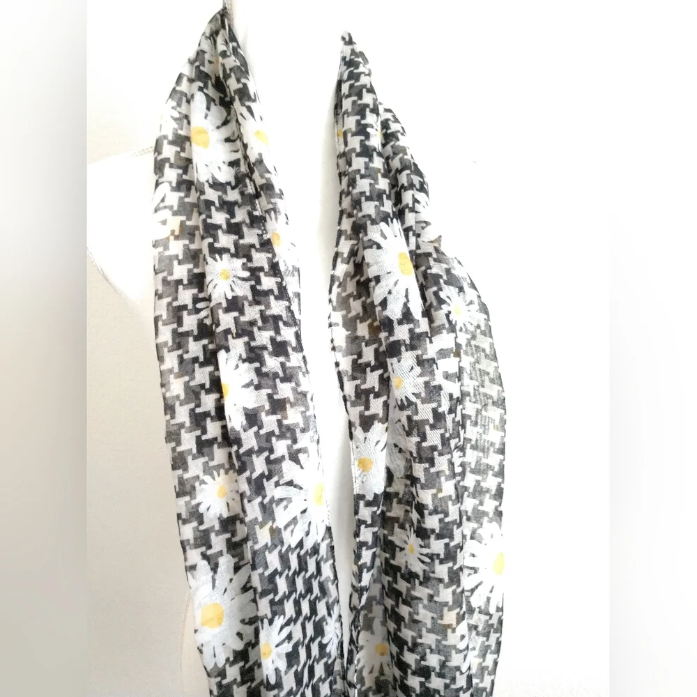 Chattie's Floral Print Infinity Scarf Circle Loop Black White Houndstooth